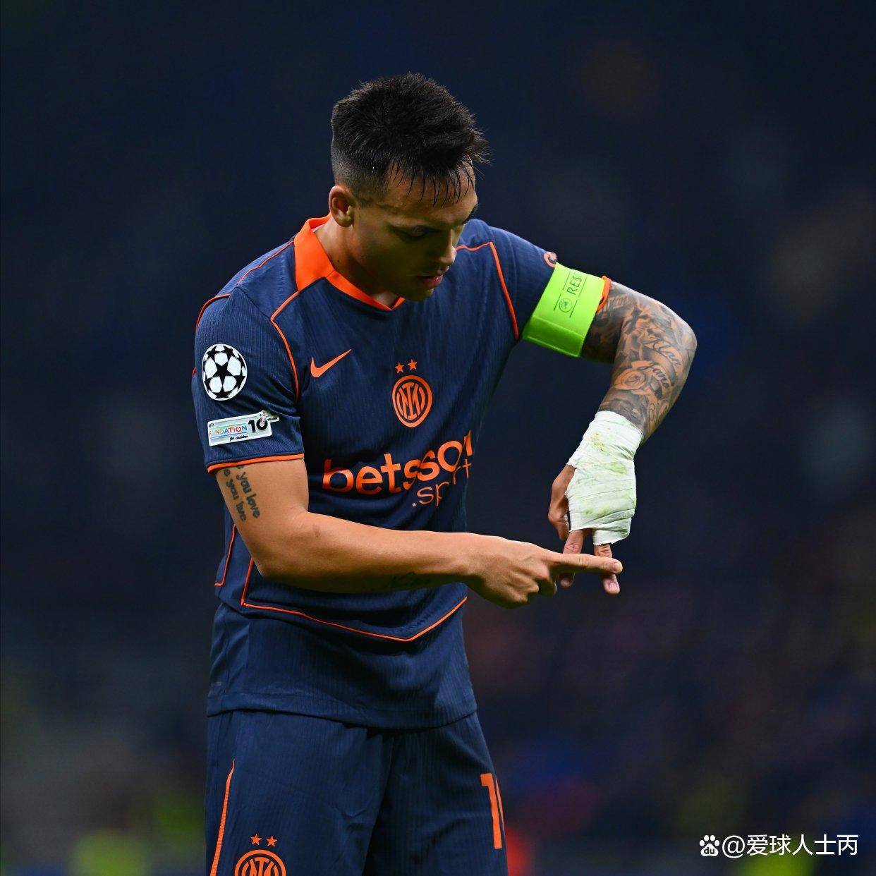 欧冠今夜再迎强敌；阿贾克斯伤情更新；主帅态度——管理层满意；纪律约束更严格的简单介绍