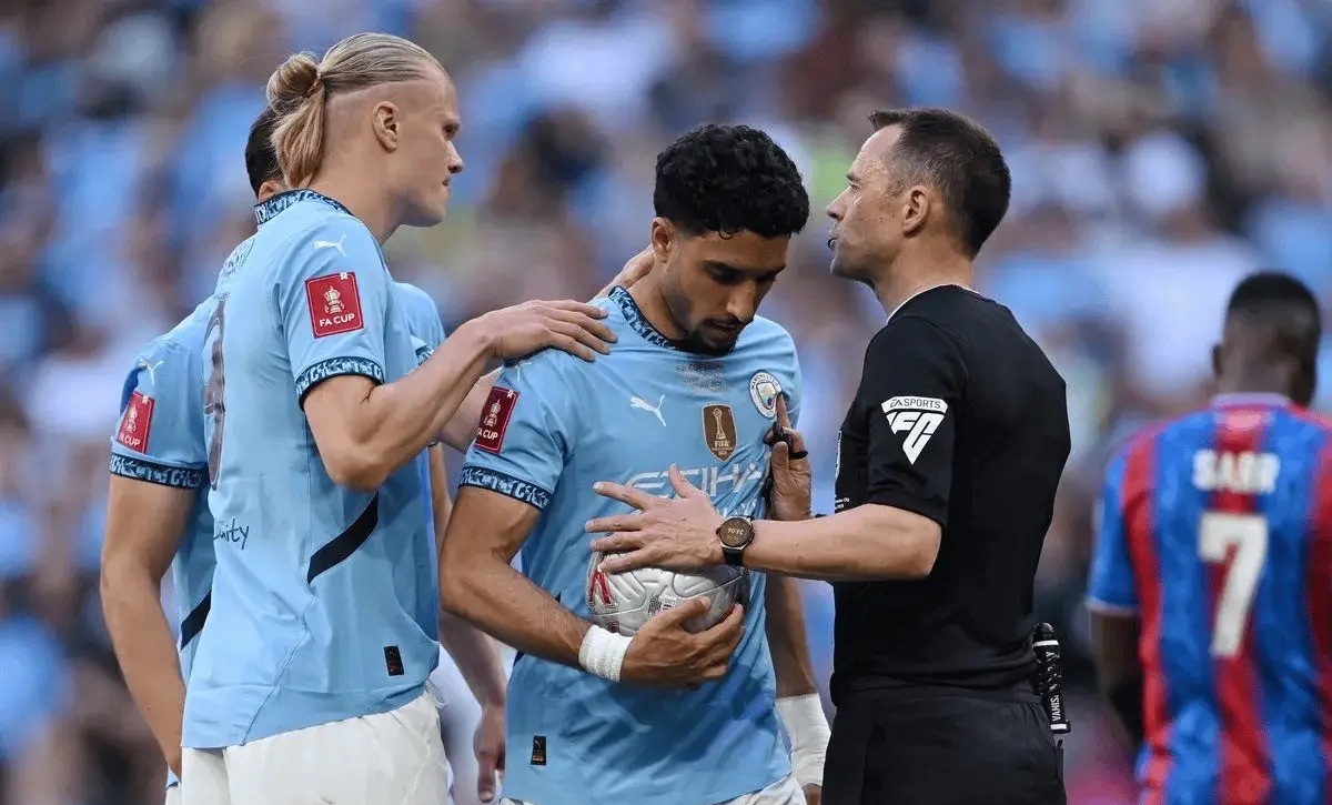 欧冠今夜再迎强敌；阿贾克斯伤情更新；主帅态度——管理层满意；纪律约束更严格的简单介绍