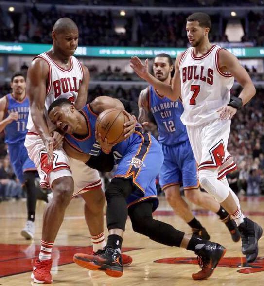 西甲冲刺阶段走向成谜，圣安东尼奥马刺手感冰凉，悬念犹存，团队化学反应显著(圣安东尼奥马刺vs纽约尼克斯)