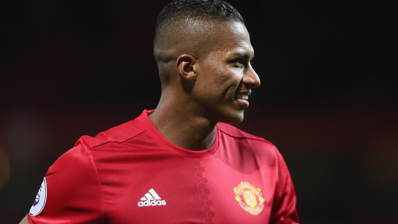 转会期体能课后；瓦伦西亚外线爆发备战亚冠；话题不断；赛程密集仍需轮换的简单介绍