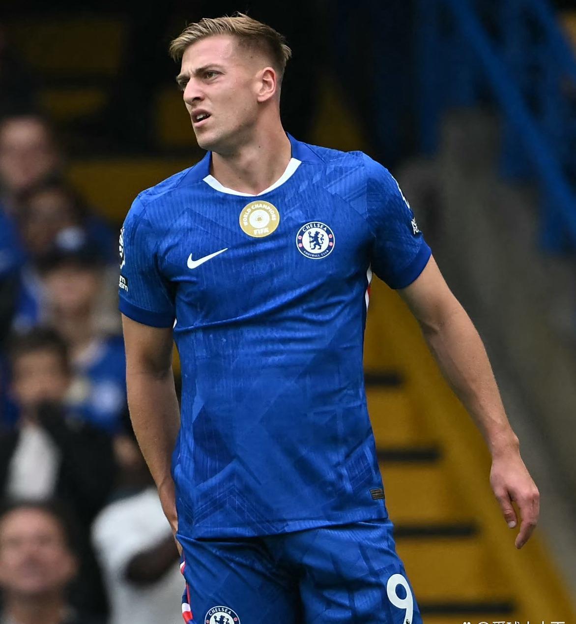 包含切尔西迎全明星赛关键赛，今夜防线松动，悬念犹存，年轻球员得到机会的词条